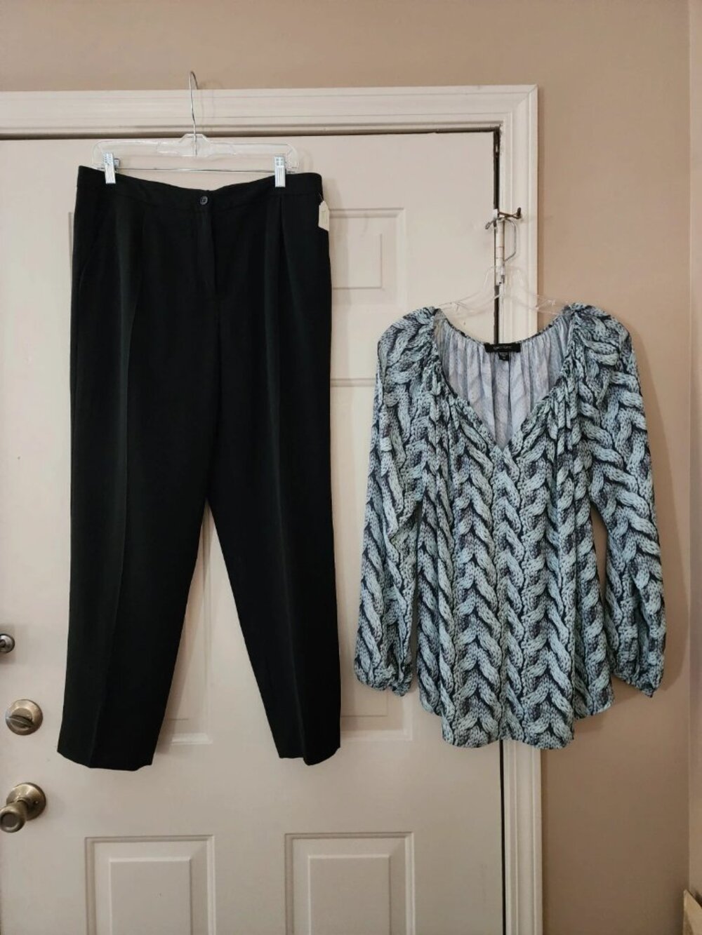 Two Piece Outfit Nygard Pant 10 & Karen Kane Medium Top